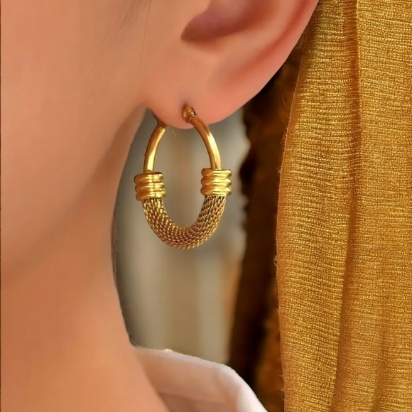 🆕️Chic Elegance: 18K Gold Plated Stainless Steel Mesh Trendy Hoop Earrings - Picture 13 of 16